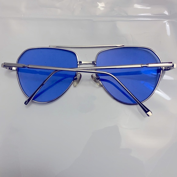 Sunglasses/shades - Picture 2 of 3